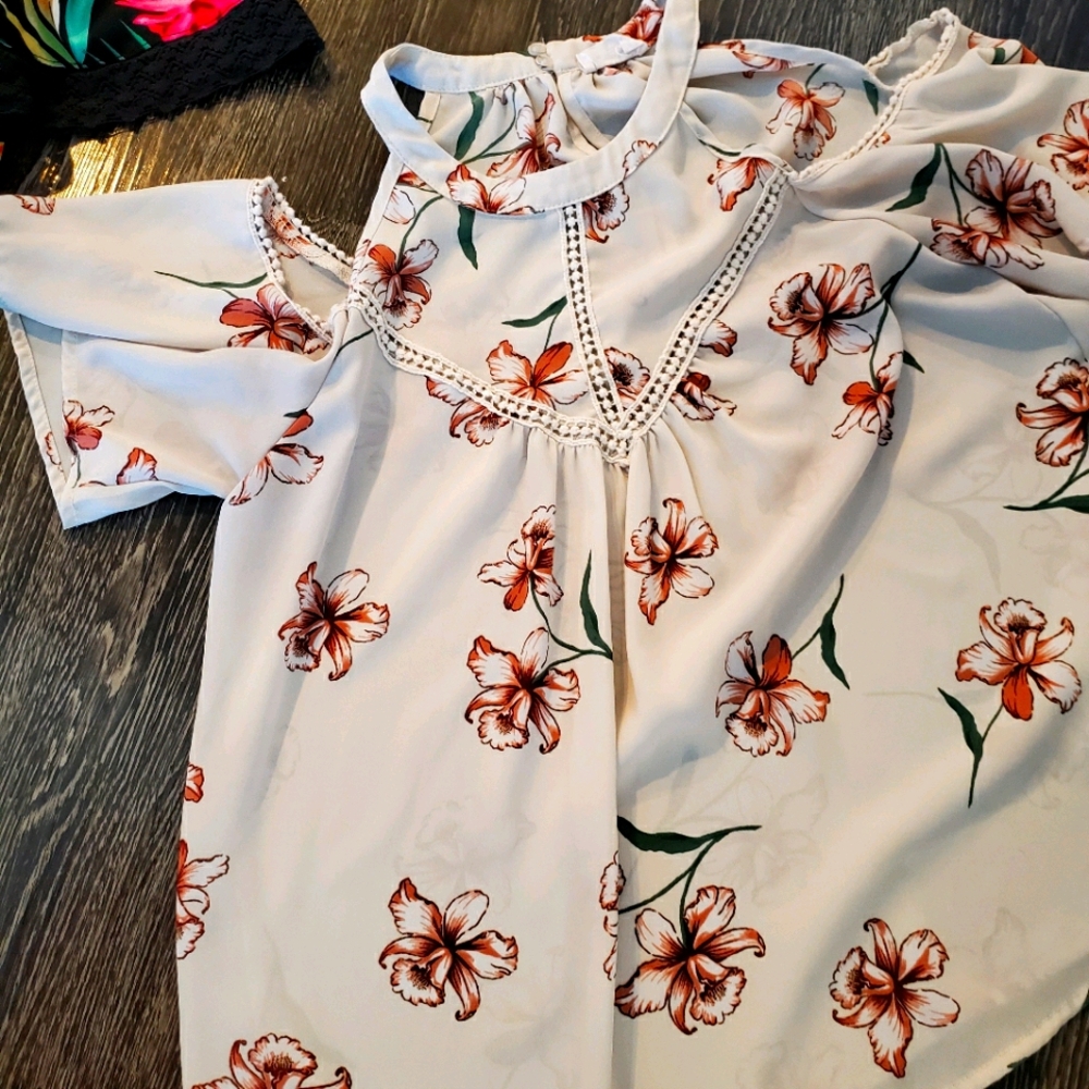 Floral Tops Rompers & Body Suite - Picture 2 of 8